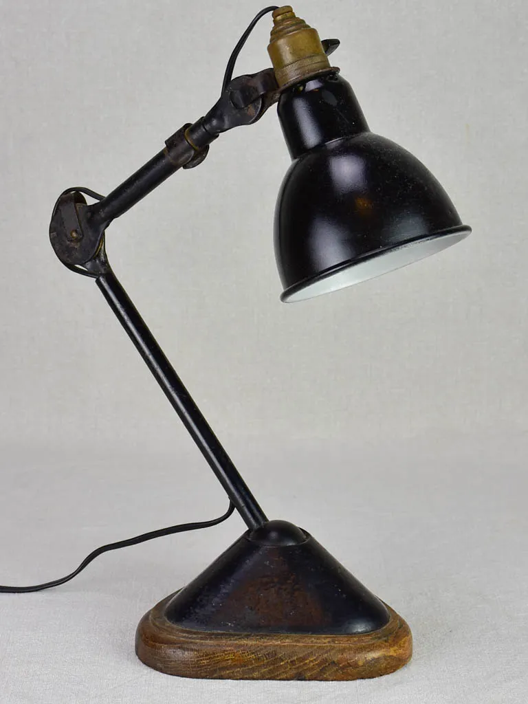 Model 207 Gras lamp with oak base