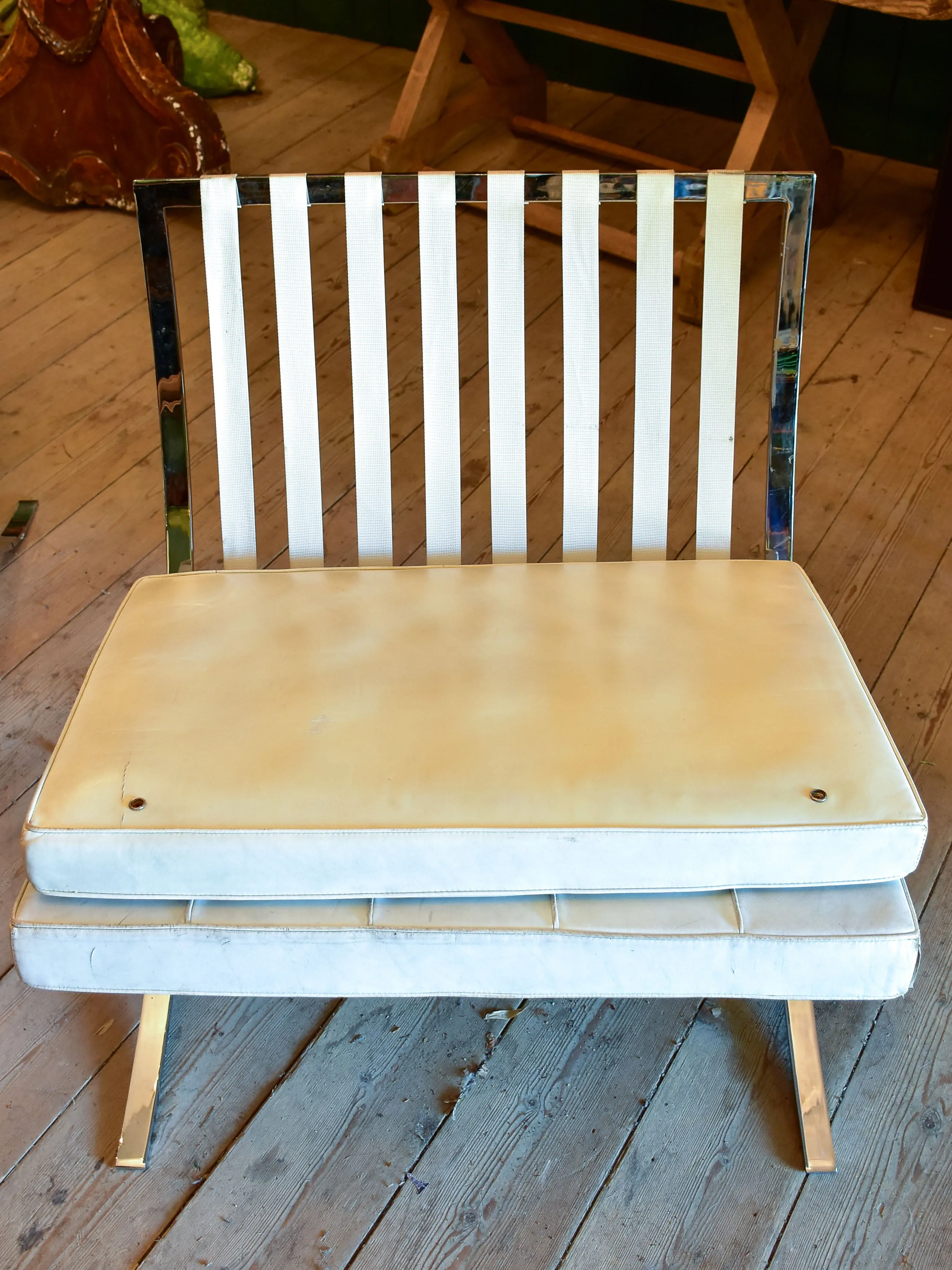 Pair of original Barcelona chairs with white leather - Mies van der Rohe for Knoll